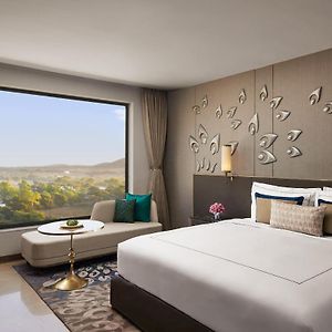 Club King Room
