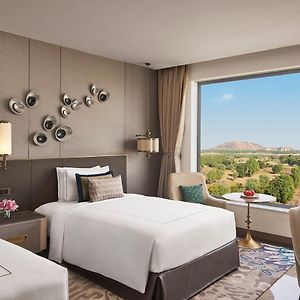 Deluxe Room Twin Bed