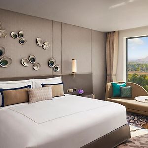Deluxe Room King Bed